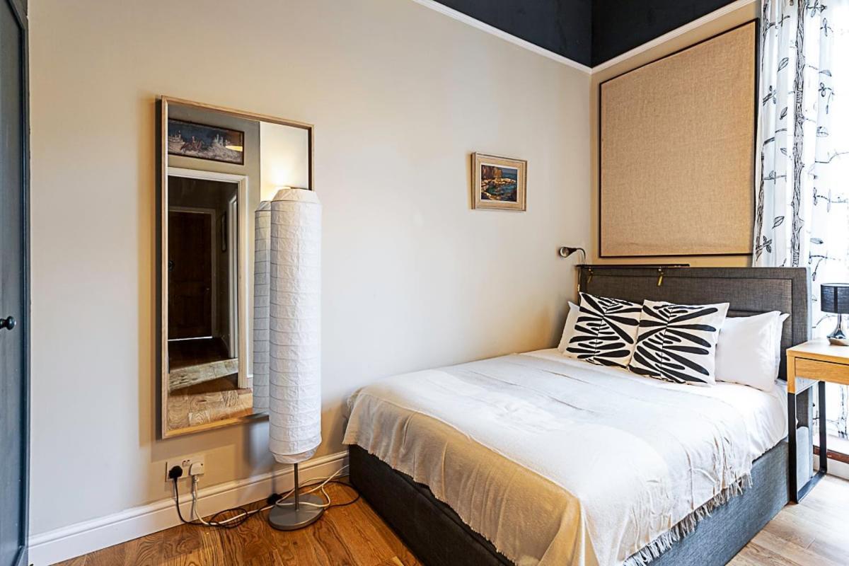 Beautiful Two Bedroom Abode Near Victoria Лондон Екстер'єр фото
